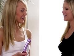 Deux jolies blondes sensuelles - Porno HD - MESVIP